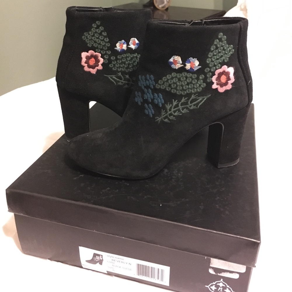 Nanette Lepore Black Embroidered Booties Size 6